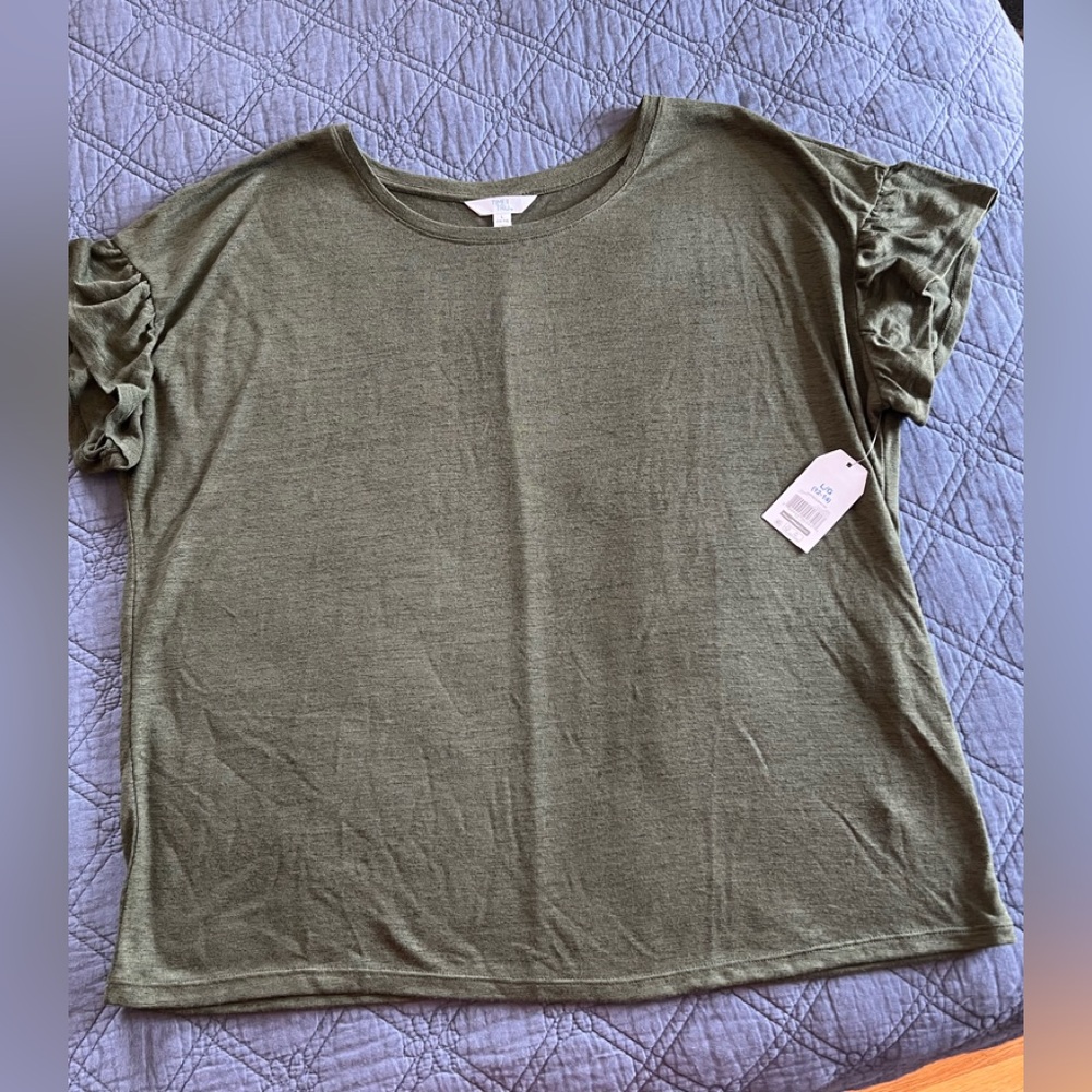 NWT. Time and Tru Relaxed Fit Top With Flutter Sleeves. Size Large.